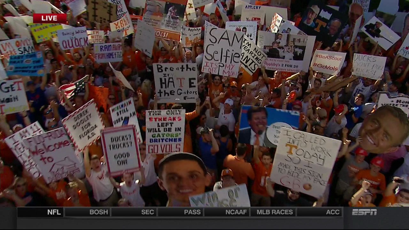 Illustration for article titled Tebow Jokes: Your Knoxville College GameDay Sign Roundup